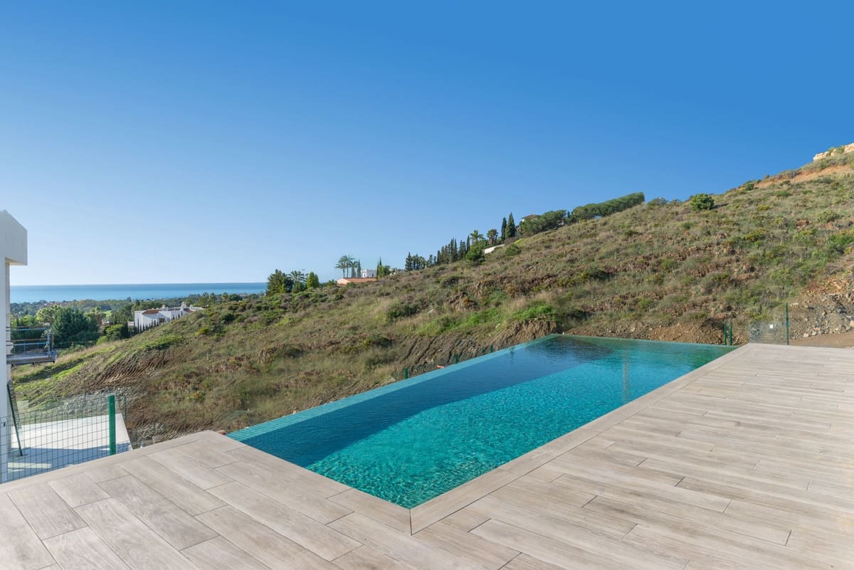 4 bedroom Villa for sale in Benahavis with pool garage - € 1,500,000 (Ref: 7411521)