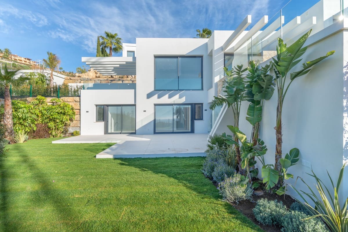 4 bedroom Villa for sale in Benahavis with pool garage - € 1,500,000 (Ref: 7411521)