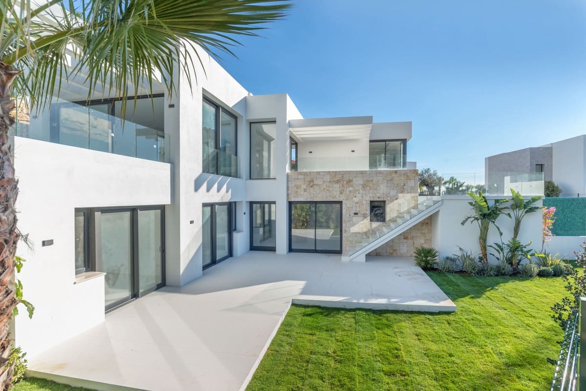 4 bedroom Villa for sale in Benahavis with pool garage - € 1,500,000 (Ref: 7411521)