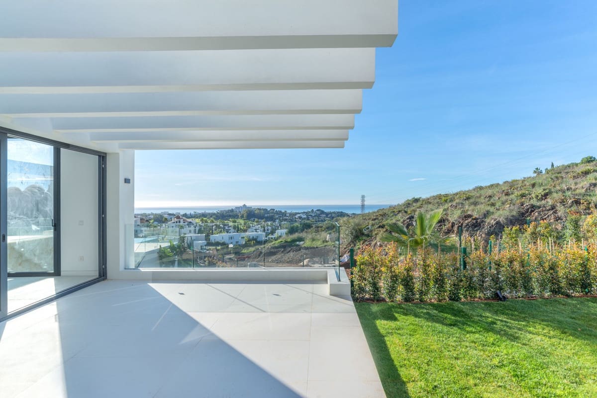 4 bedroom Villa for sale in Benahavis with pool garage - € 1,500,000 (Ref: 7411521)