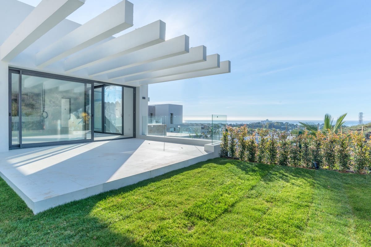 4 bedroom Villa for sale in Benahavis with pool garage - € 1,500,000 (Ref: 7411521)