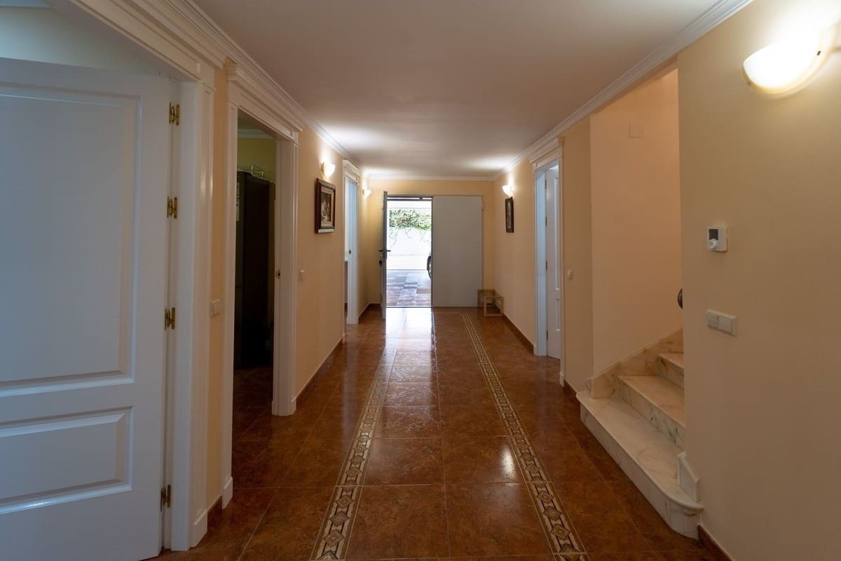 5 soveværelse Villa til salg i Marbella med swimmingpool garage - € 2.450.000 (Ref: 7703317)