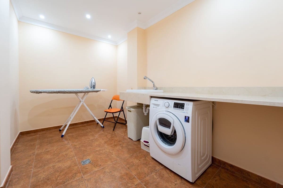 5 sovrum Villa till salu i Marbella med pool garage - 2 450 000 € (Ref: 7703317)