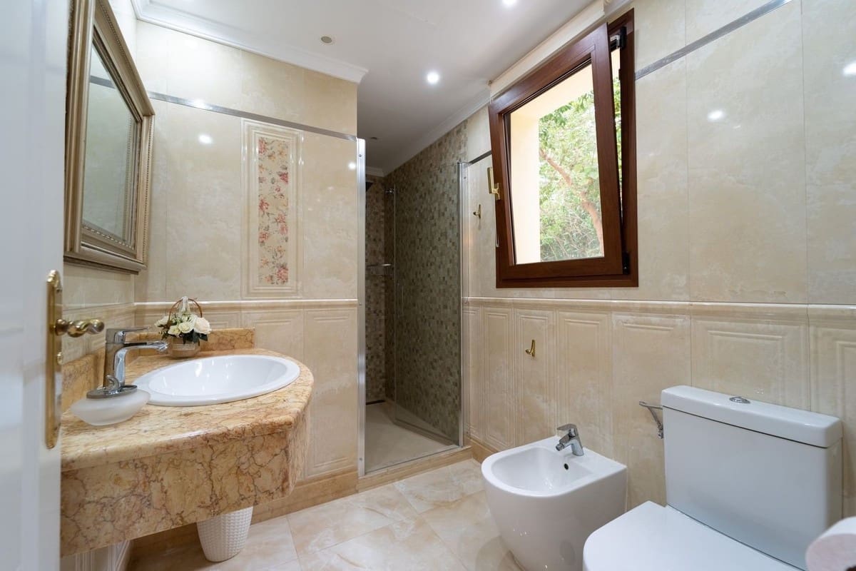 5 sovrum Villa till salu i Marbella med pool garage - 2 450 000 € (Ref: 7703317)