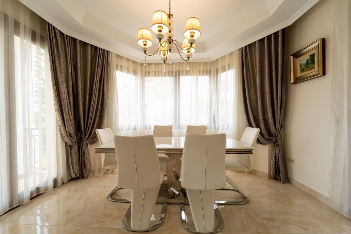 5 bedroom Villa for sale in Marbella with pool garage - € 2,450,000 (Ref: 7703317)