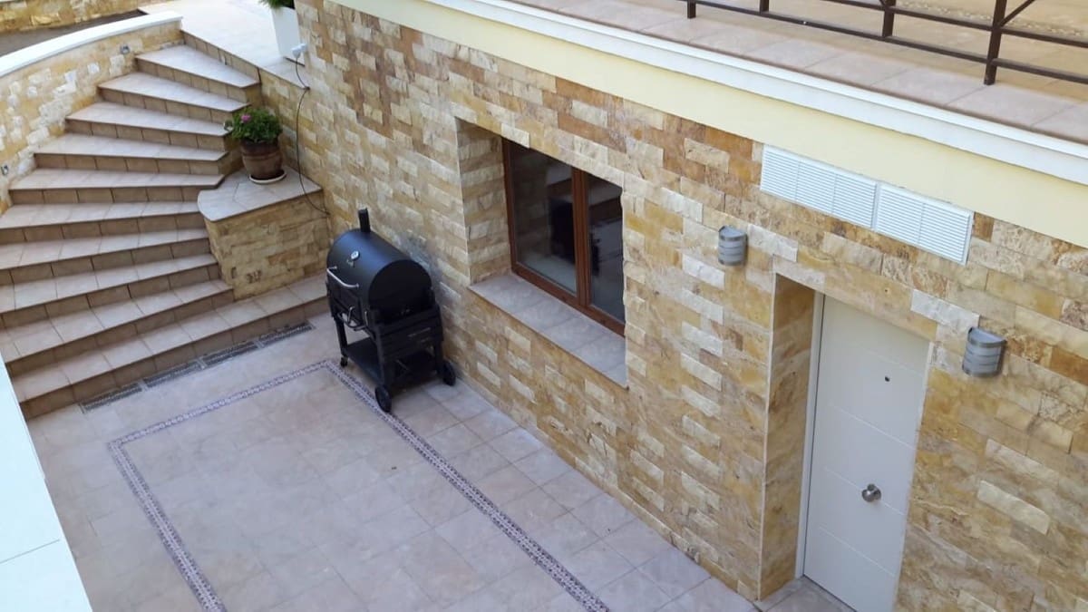 5 bedroom Villa for sale in Marbella with pool garage - € 2,450,000 (Ref: 7703317)