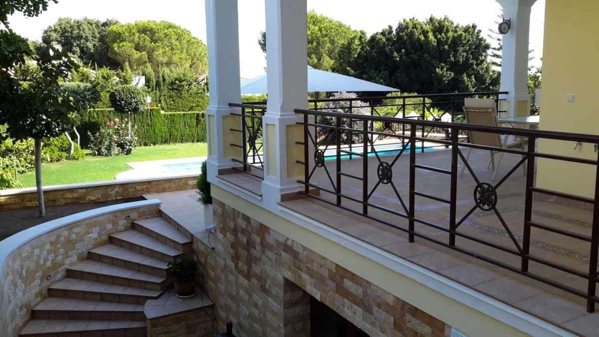 5 bedroom Villa for sale in Marbella with pool garage - € 2,450,000 (Ref: 7703317)