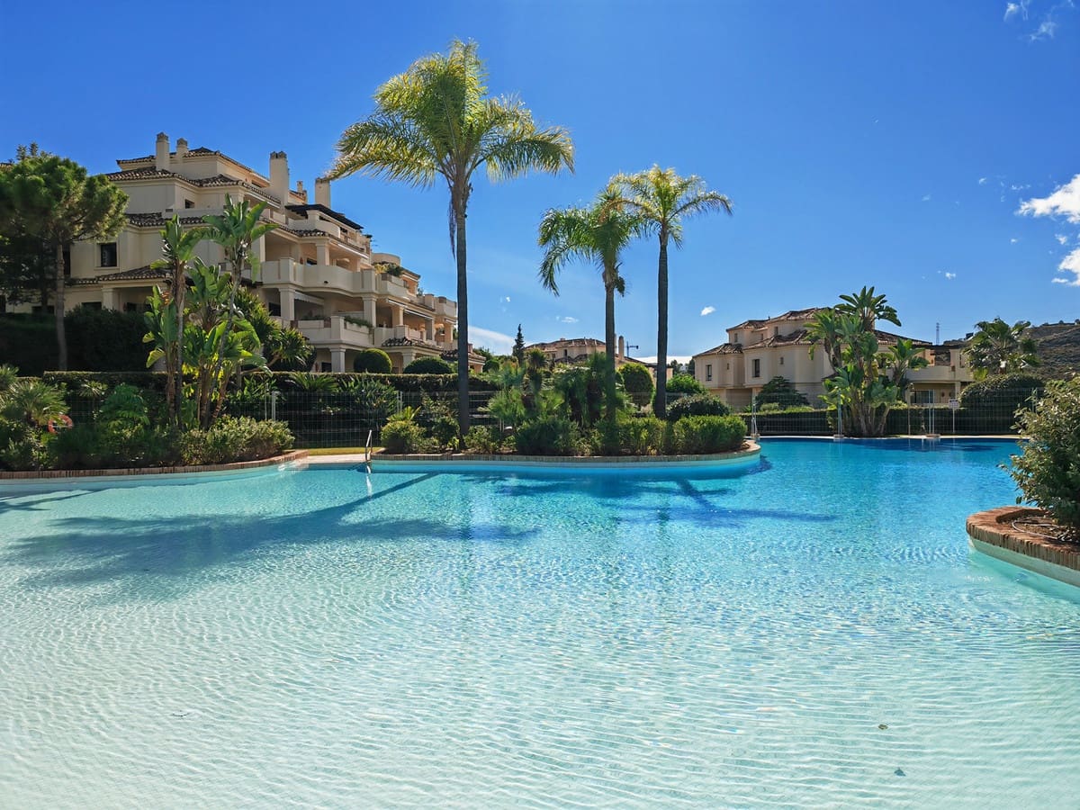 4 makuuhuone Huoneisto myytävänä paikassa Benahavis mukana uima-altaan 
autotalli - 1 750 000 € (Ref: 7932964)