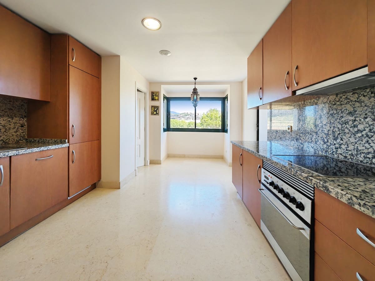 Apartamento de 4 habitaciones en Benahavís en venta con piscina garaje - 1.750.000 € (Ref: 7932964)