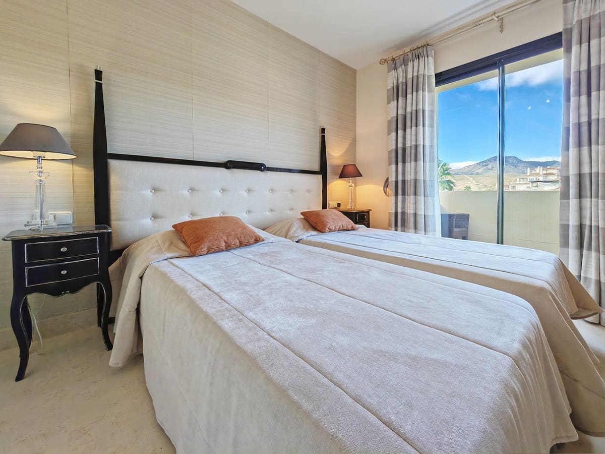 Apartamento de 4 habitaciones en Benahavís en venta con piscina garaje - 1.750.000 € (Ref: 7932964)