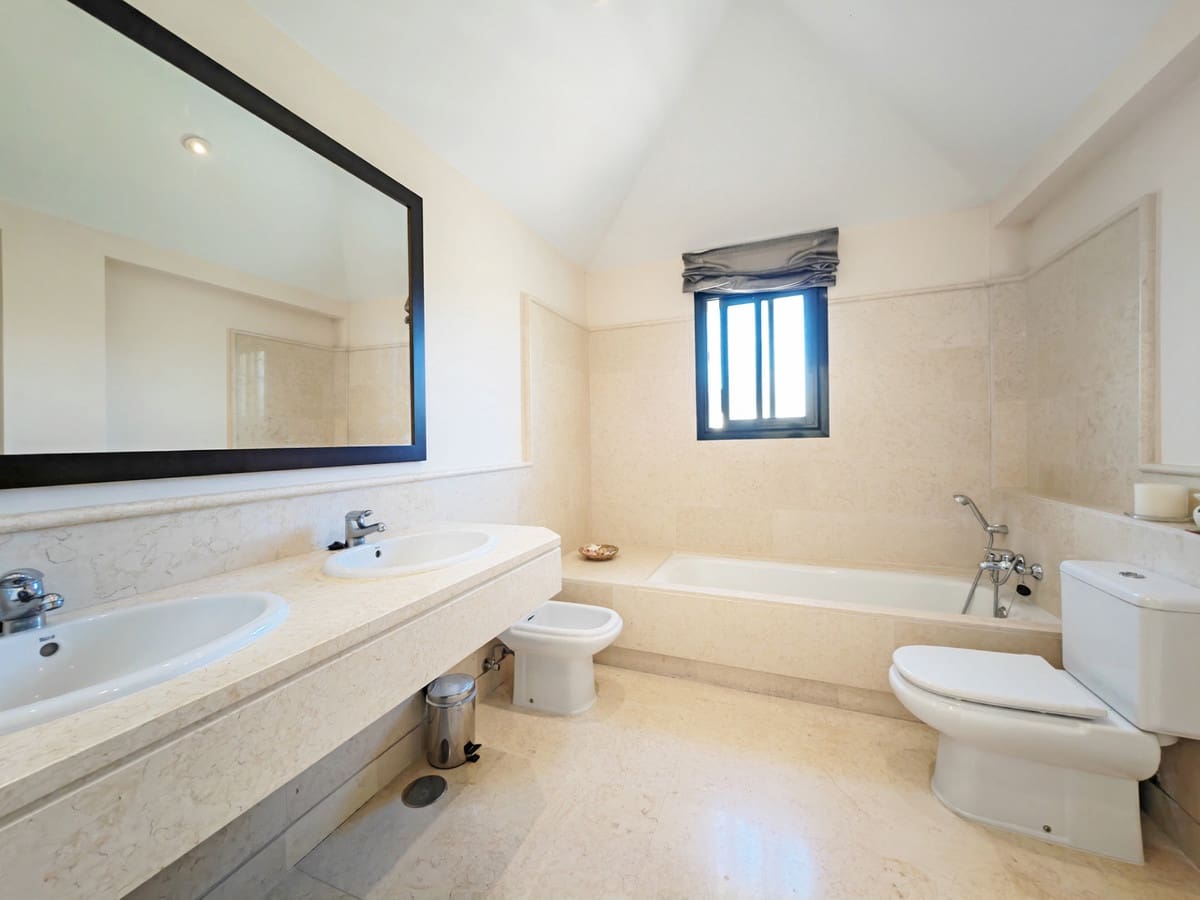 Apartamento de 4 habitaciones en Benahavís en venta con piscina garaje - 1.750.000 € (Ref: 7932964)