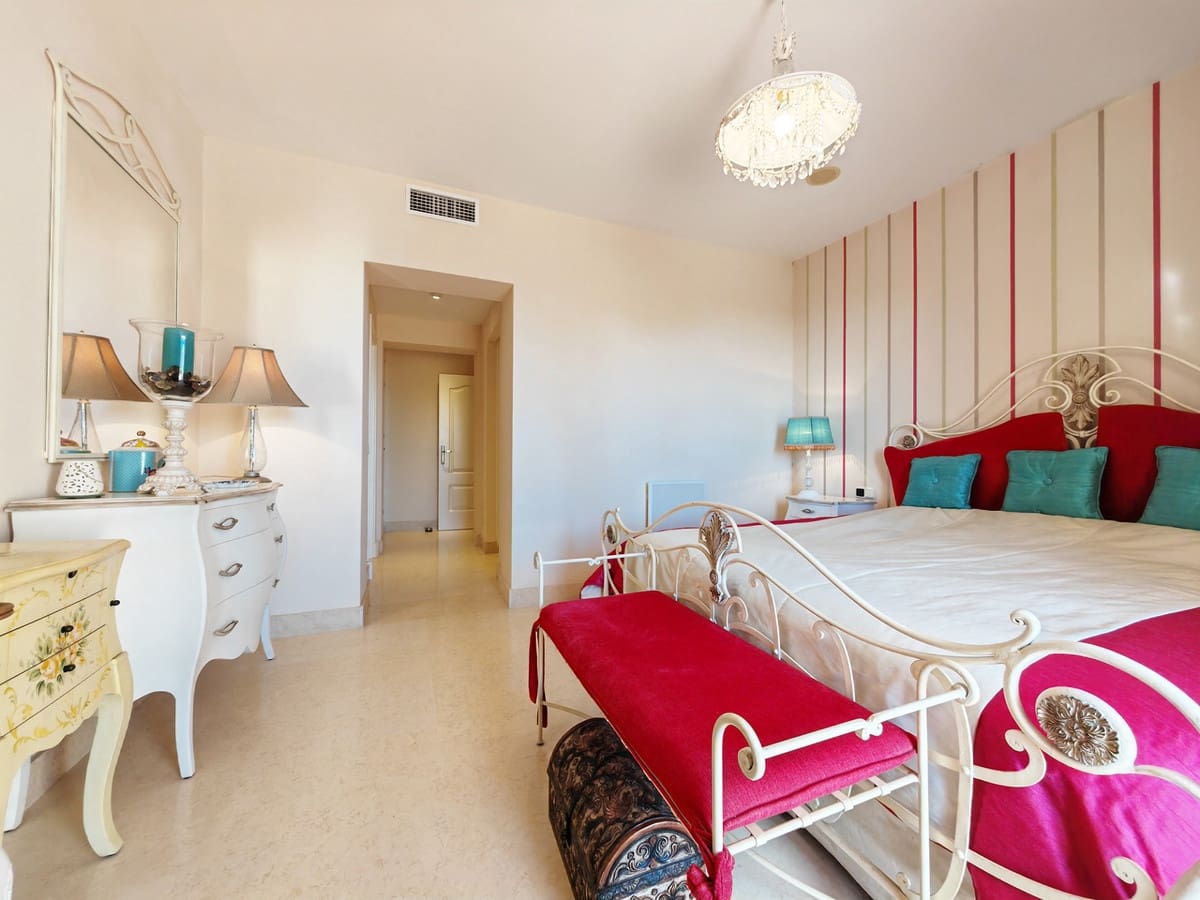 Apartamento de 4 habitaciones en Benahavís en venta con piscina garaje - 1.750.000 € (Ref: 7932964)