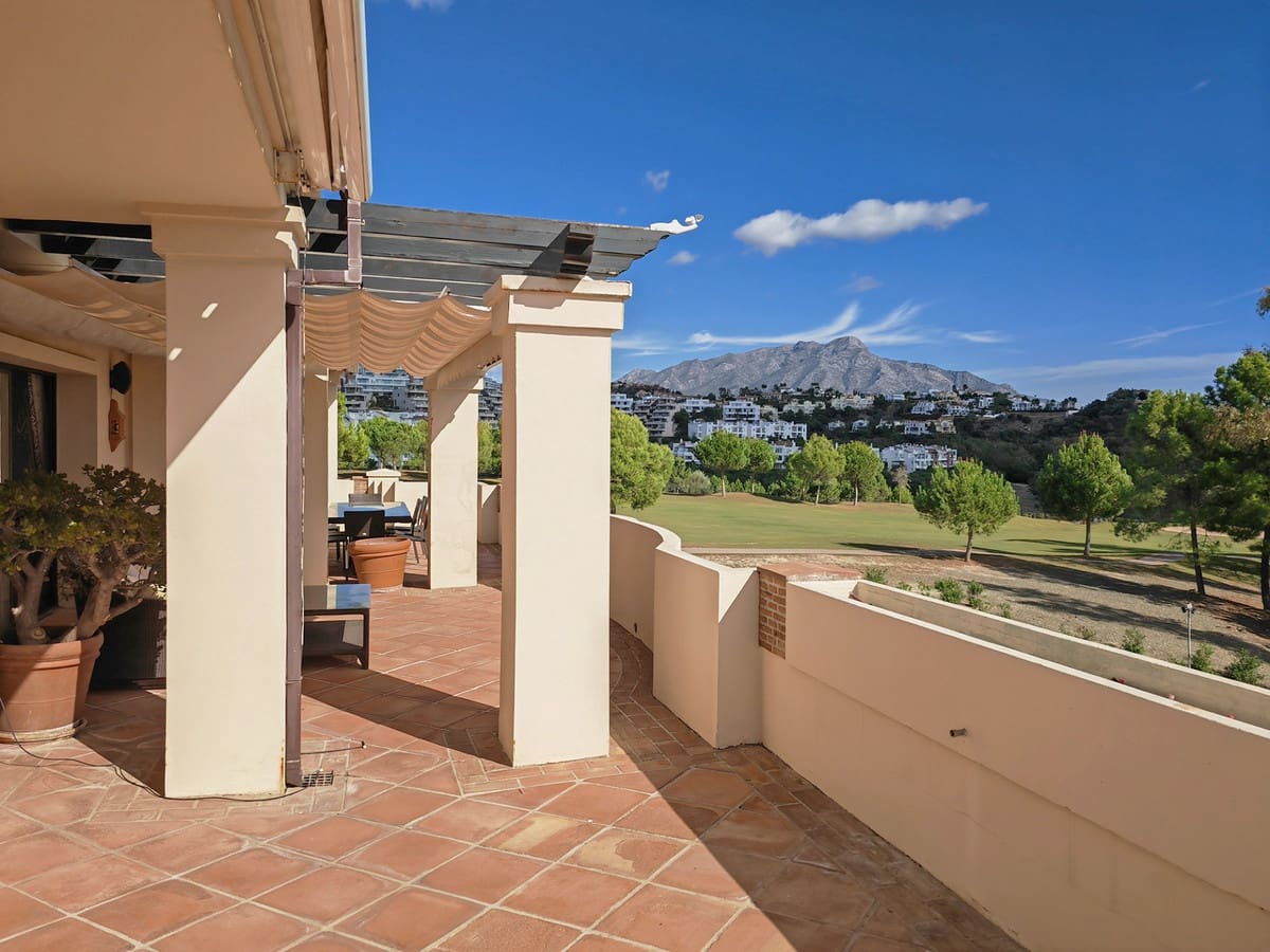 4 soverom Leilighet til salgs i Benahavis med svømmebasseng garasje - € 1 750 000 (Ref: 7932964)