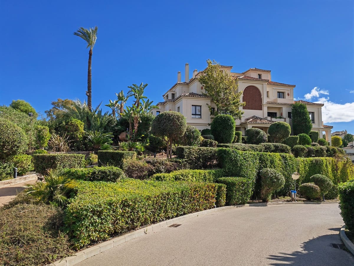 4 soverom Leilighet til salgs i Benahavis med svømmebasseng garasje - € 1 750 000 (Ref: 7932964)