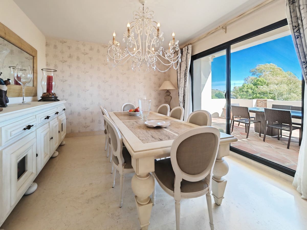 4 soverom Leilighet til salgs i Benahavis med svømmebasseng garasje - € 1 750 000 (Ref: 7932964)