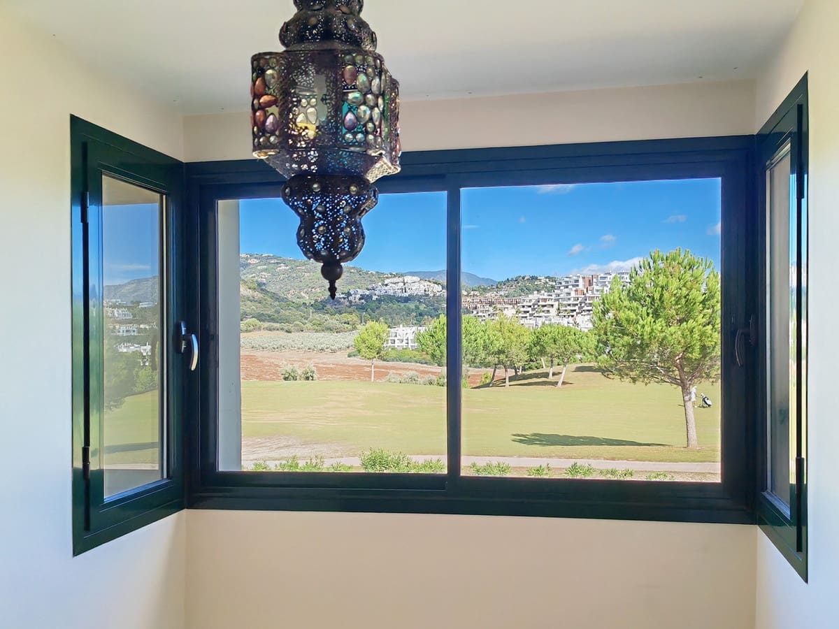 4 soverom Leilighet til salgs i Benahavis med svømmebasseng garasje - € 1 750 000 (Ref: 7932964)