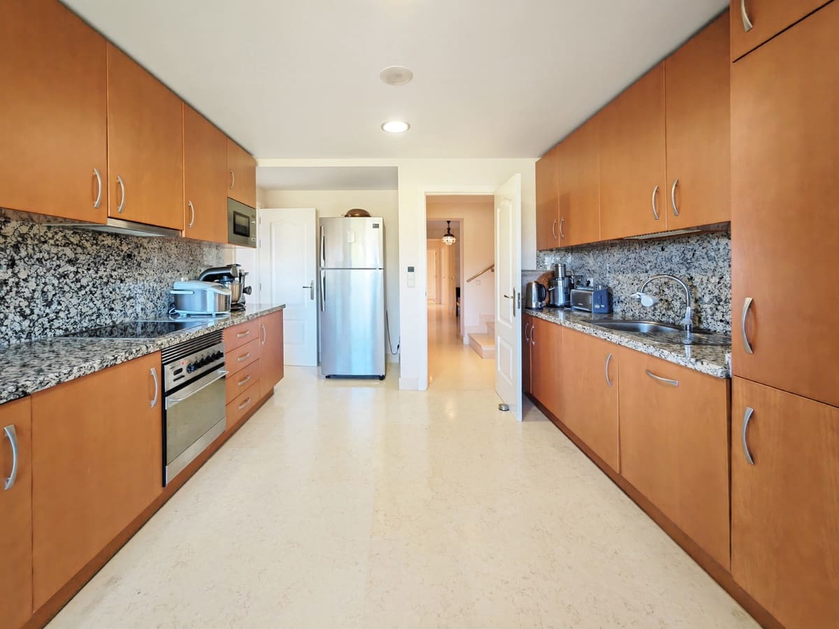 4 soverom Leilighet til salgs i Benahavis med svømmebasseng garasje - € 1 750 000 (Ref: 7932964)