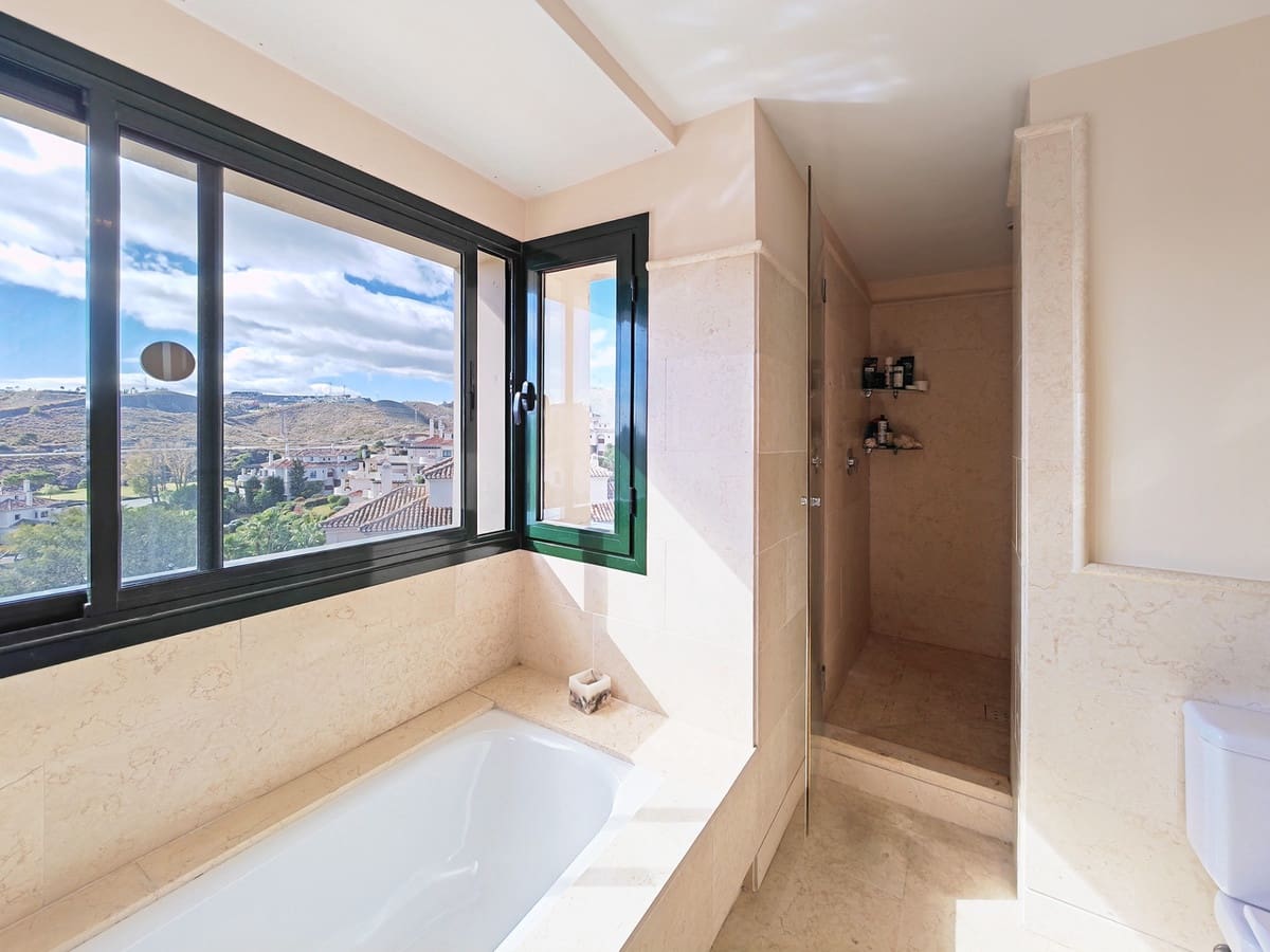 4 soverom Leilighet til salgs i Benahavis med svømmebasseng garasje - € 1 750 000 (Ref: 7932964)