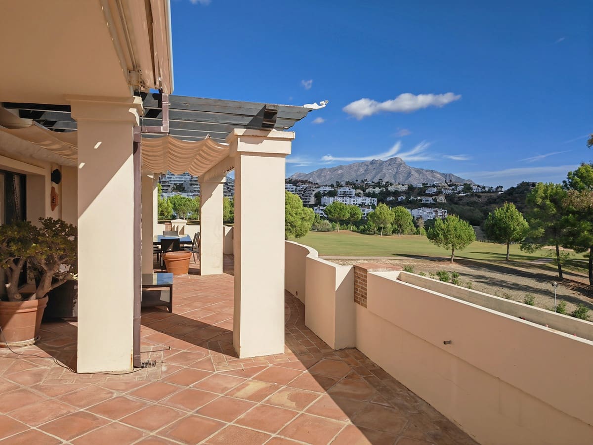 4 soverom Leilighet til salgs i Benahavis med svømmebasseng garasje - € 1 750 000 (Ref: 7932964)