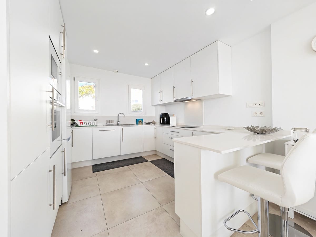 4 bedroom Townhouse for sale in Calahonda, Mijas with pool garage €