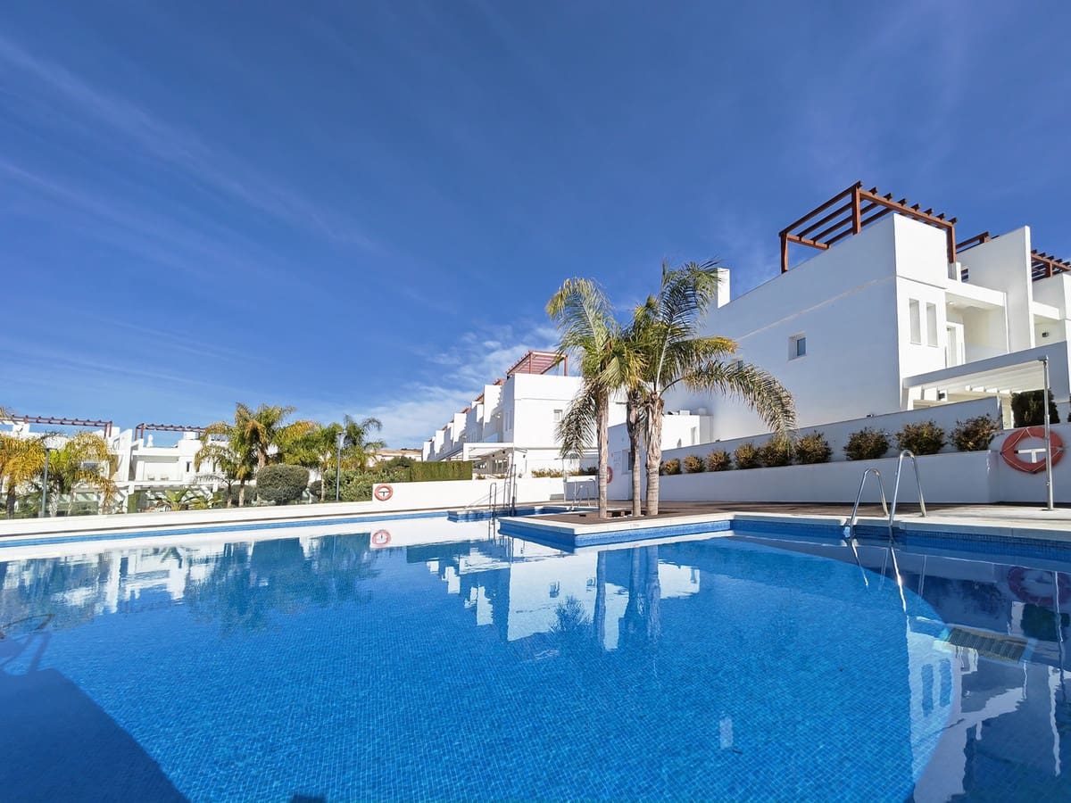 4 bedroom Townhouse for sale in Calahonda, Mijas with pool garage €