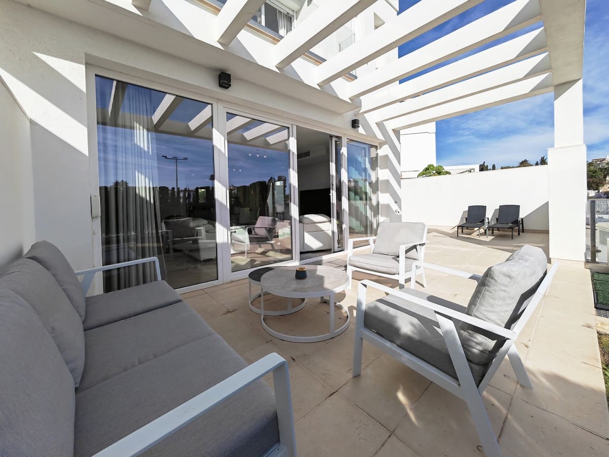 4 bedroom Townhouse for sale in Calahonda, Mijas with pool garage €