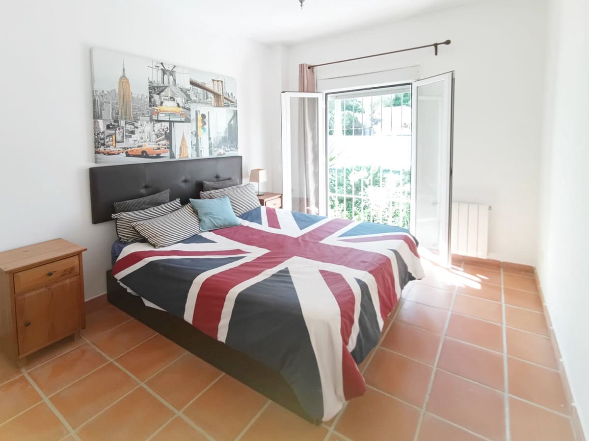 5 Zimmer Villa zu verkaufen in Sotogrande mit Pool Garage - 980.000 € (Ref: 8099619)