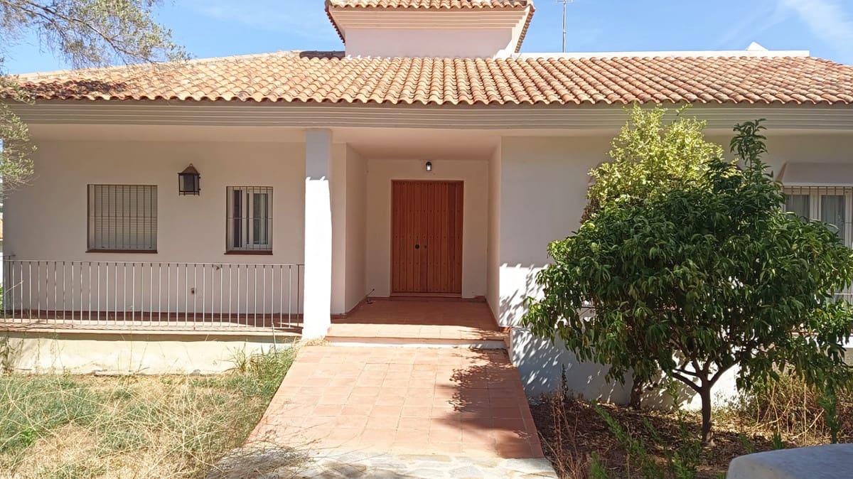 5 Zimmer Villa zu verkaufen in Sotogrande mit Pool Garage - 980.000 € (Ref: 8099619)