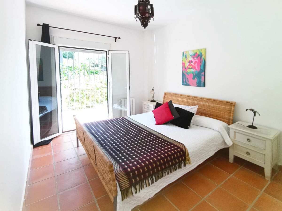 5 Zimmer Villa zu verkaufen in Sotogrande mit Pool Garage - 980.000 € (Ref: 8099619)