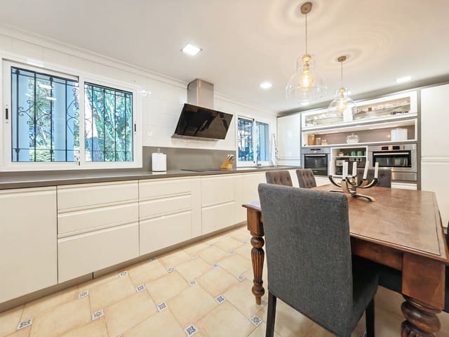 4 slaapkamer Villa te koop in Marbesa, Marbella met zwembad garage - € 2.300.000 (Ref: 8114985)