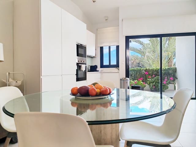 2 soverom Leilighet til salgs i Cabopino, Marbella med svømmebasseng garasje - € 850 000 (Ref: 8139879)