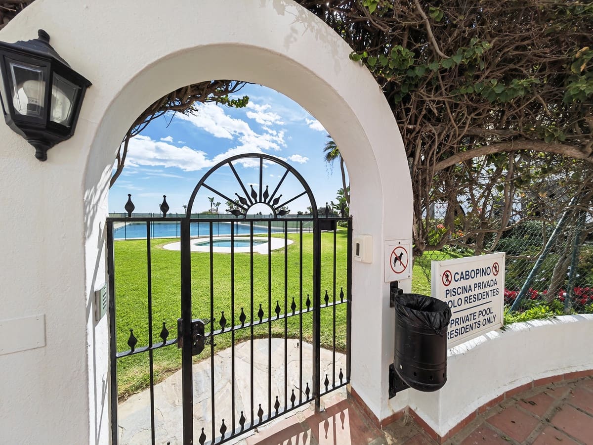 2 soverom Leilighet til salgs i Cabopino med svømmebasseng garasje - € 850 000 (Ref: 8139879)