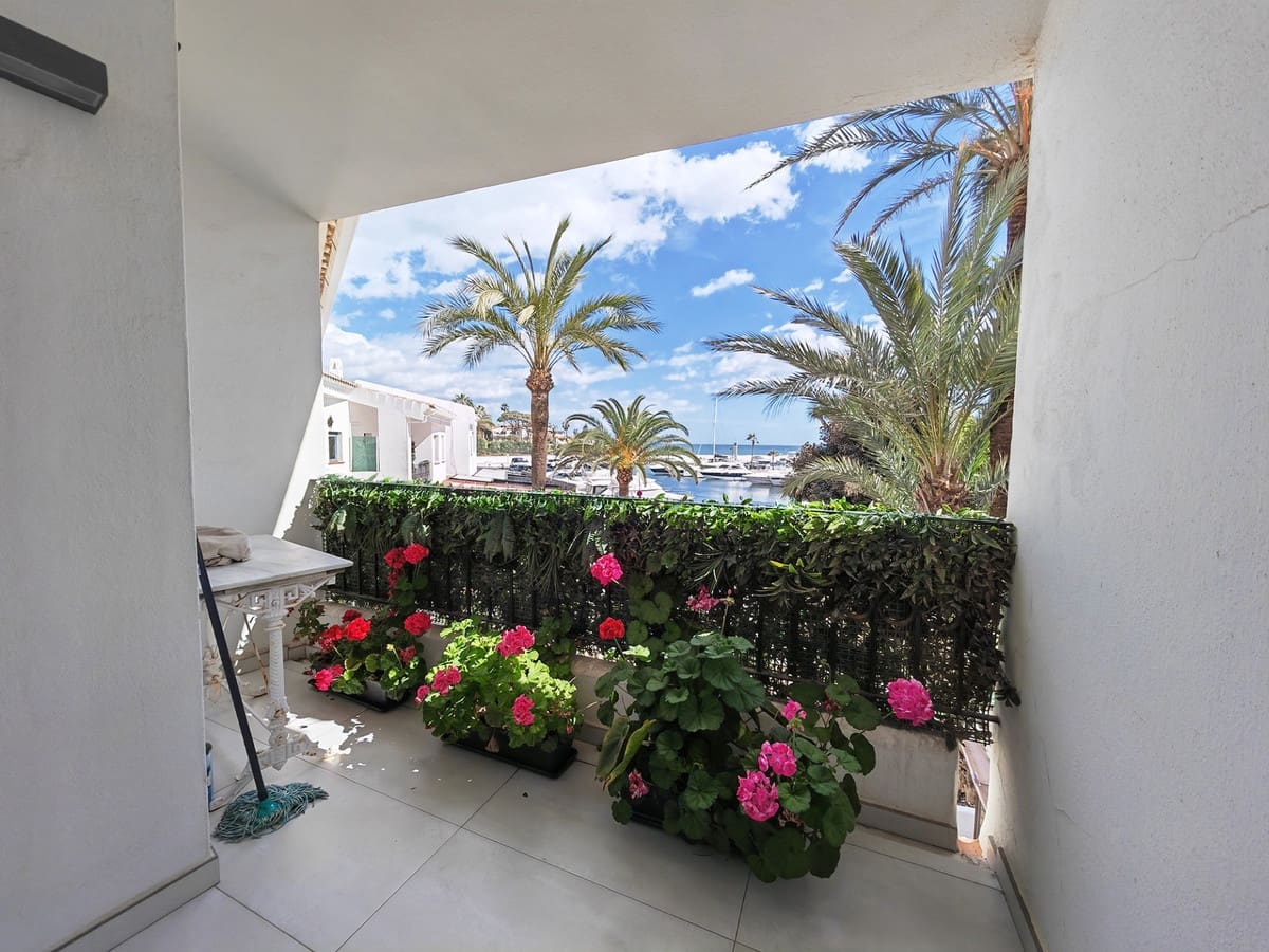 2 soverom Leilighet til salgs i Cabopino med svømmebasseng garasje - € 850 000 (Ref: 8139879)