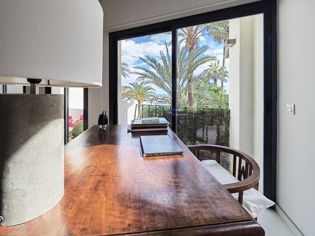 2 Zimmer Apartment zu verkaufen in Cabopino, Marbella mit Pool Garage - 850.000 € (Ref: 8139879)