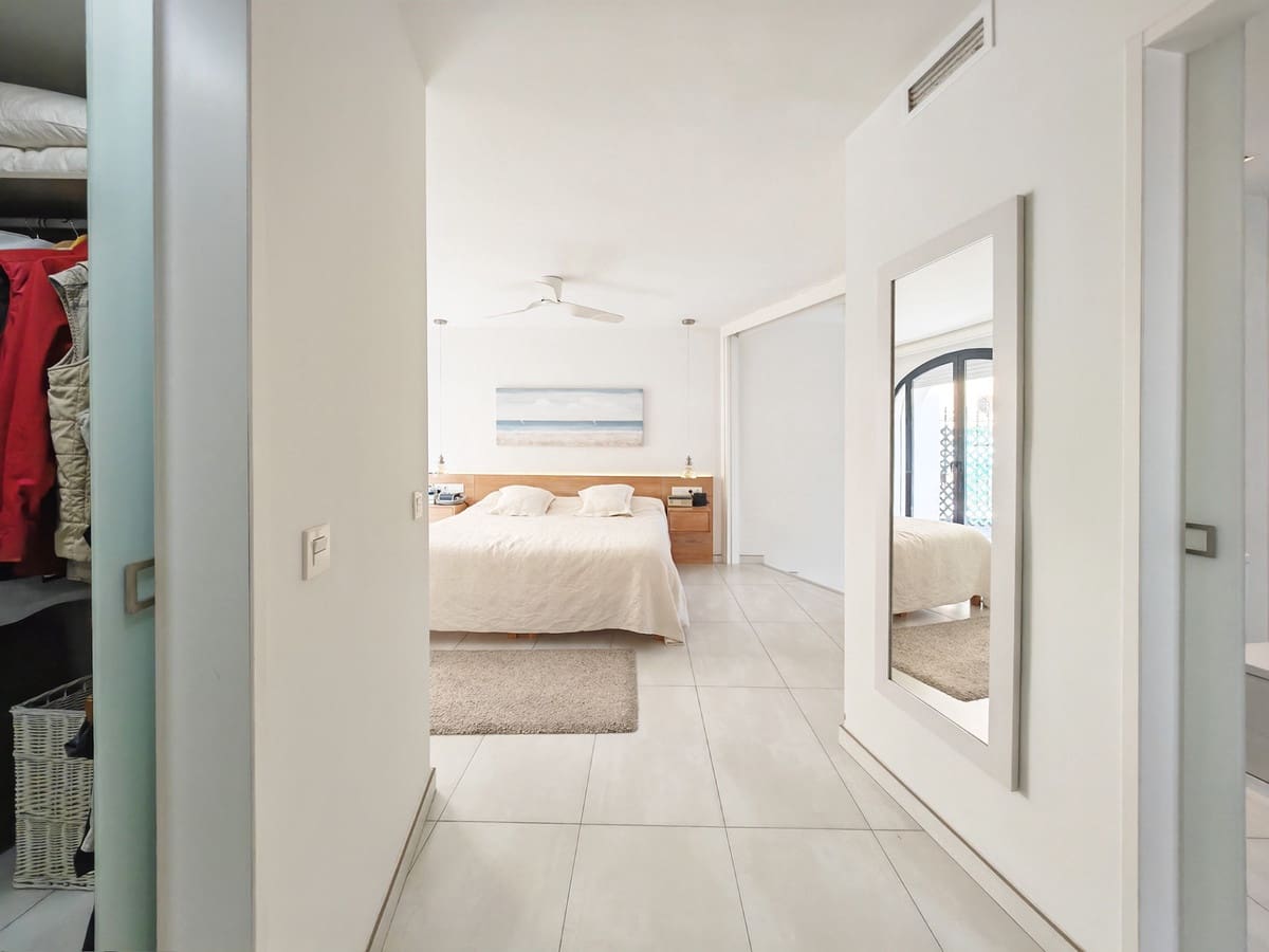 2 soverom Leilighet til salgs i Cabopino med svømmebasseng garasje - € 850 000 (Ref: 8139879)