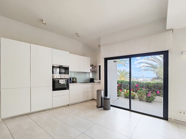 2 soverom Leilighet til salgs i Cabopino, Marbella med svømmebasseng garasje - € 850 000 (Ref: 8139879)