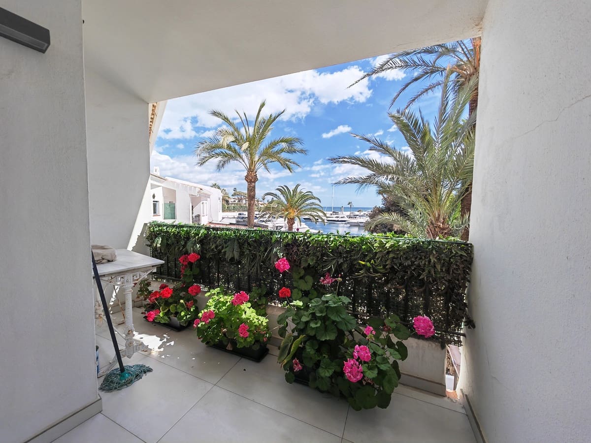 2 soverom Leilighet til salgs i Cabopino med svømmebasseng garasje - € 850 000 (Ref: 8139879)