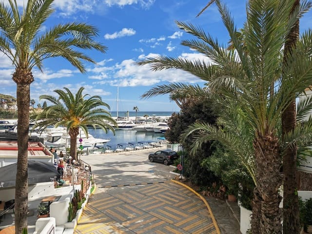 2 soverom Leilighet til salgs i Cabopino, Marbella med svømmebasseng garasje - € 850 000 (Ref: 8139879)