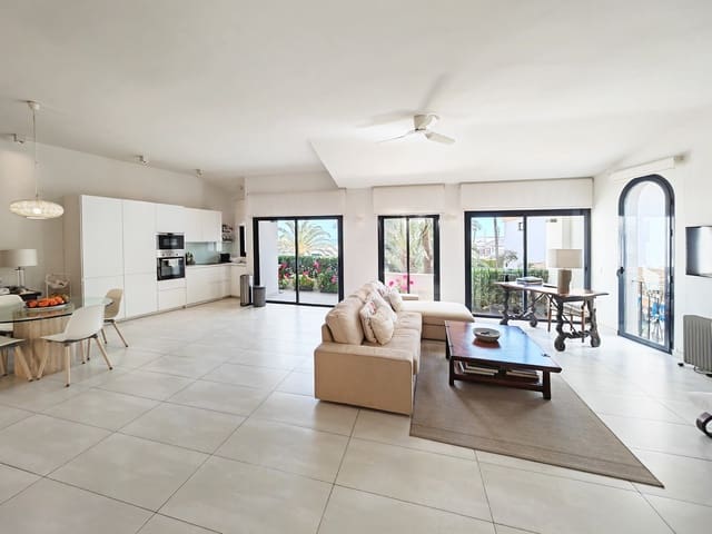 2 soveværelse Lejlighed til salg i Cabopino, Marbella med swimmingpool garage - € 850.000 (Ref: 8139879)