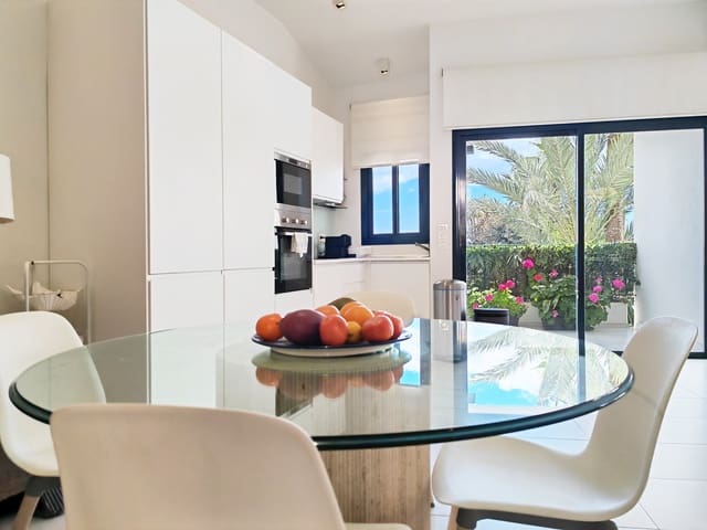 2 soveværelse Lejlighed til salg i Cabopino, Marbella med swimmingpool garage - € 850.000 (Ref: 8139879)