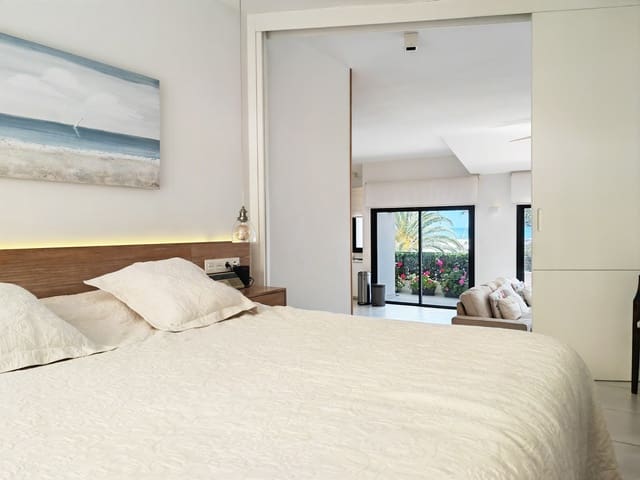 2 soveværelse Lejlighed til salg i Cabopino, Marbella med swimmingpool garage - € 850.000 (Ref: 8139879)