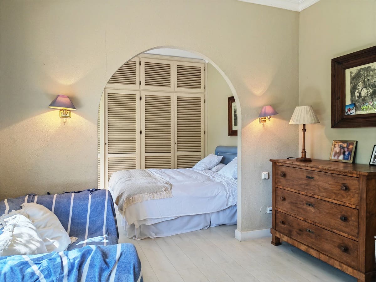 8 bedroom Villa for sale in Mijas Costa with pool garage - € 2,350,000 (Ref: 8199762)