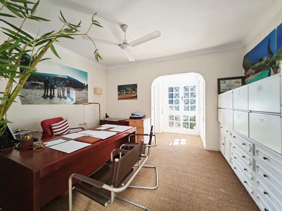 8 bedroom Villa for sale in Mijas Costa with pool garage - € 2,350,000 (Ref: 8199762)