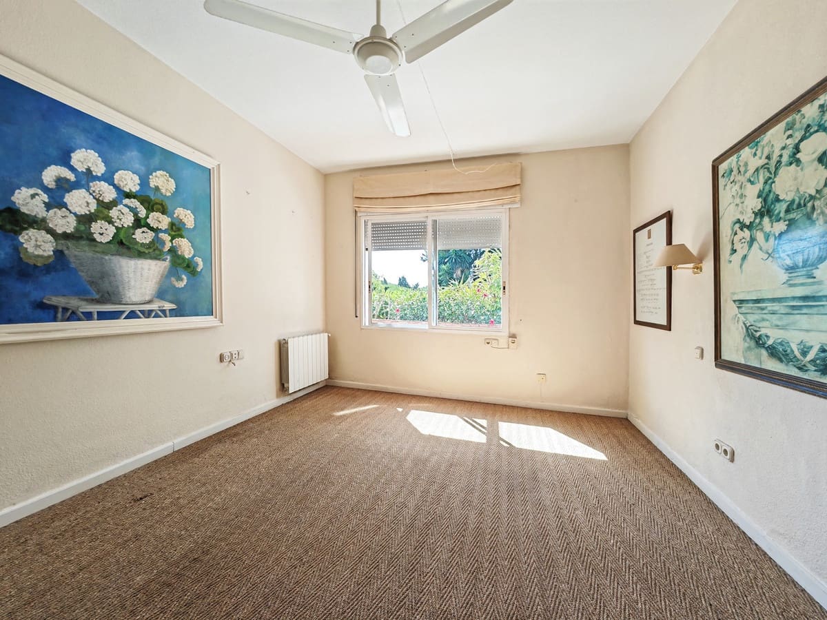 8 bedroom Villa for sale in Mijas Costa with pool garage - € 2,350,000 (Ref: 8199762)