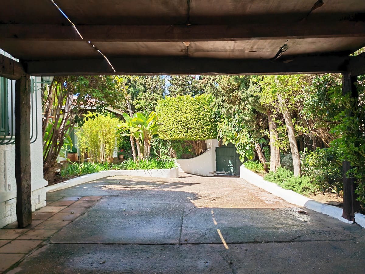 8 bedroom Villa for sale in Mijas Costa with pool garage - € 2,350,000 (Ref: 8199762)