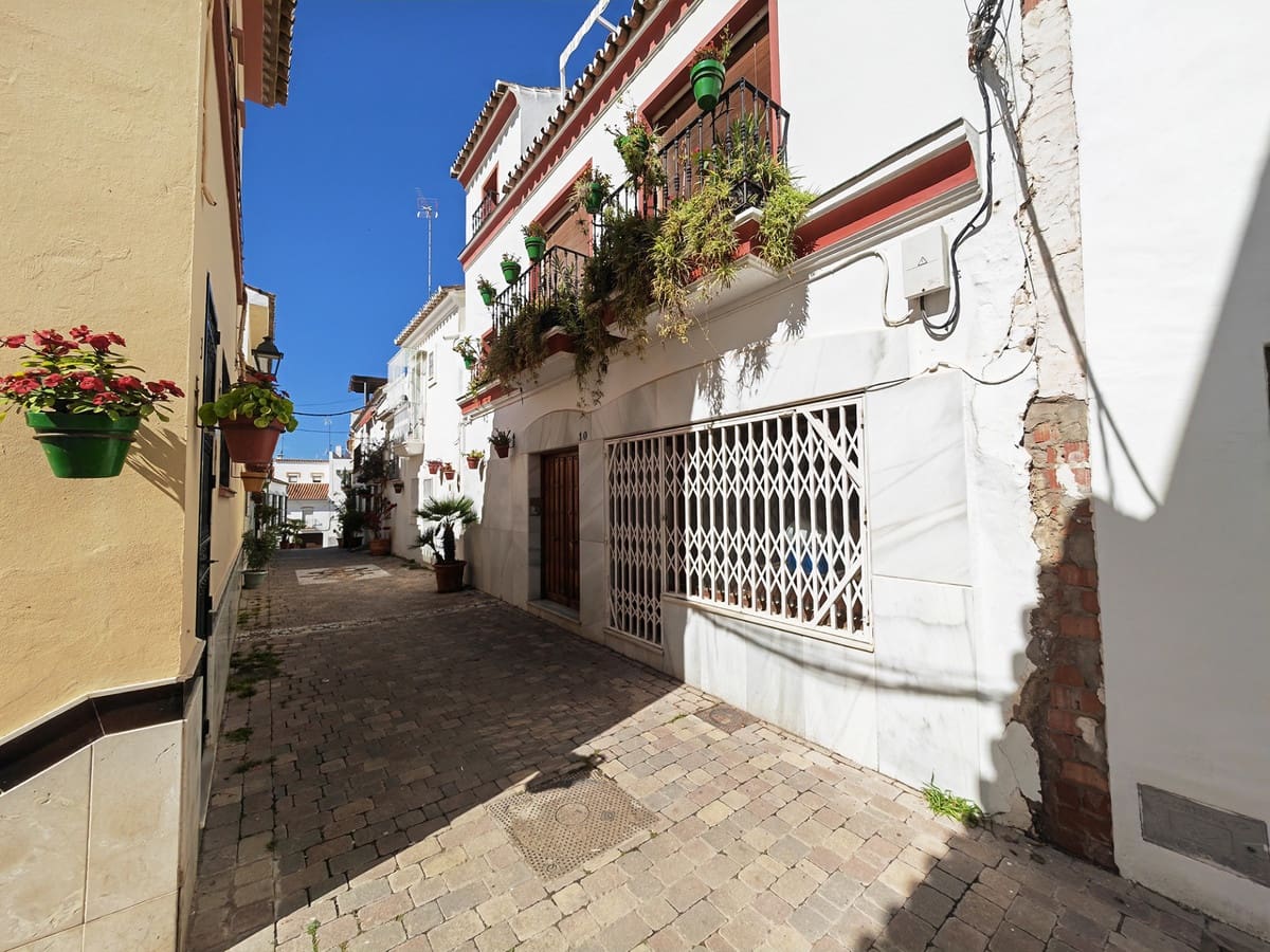 5 bedroom Townhouse for sale in Estepona - € 960,000 (Ref: 8211888)