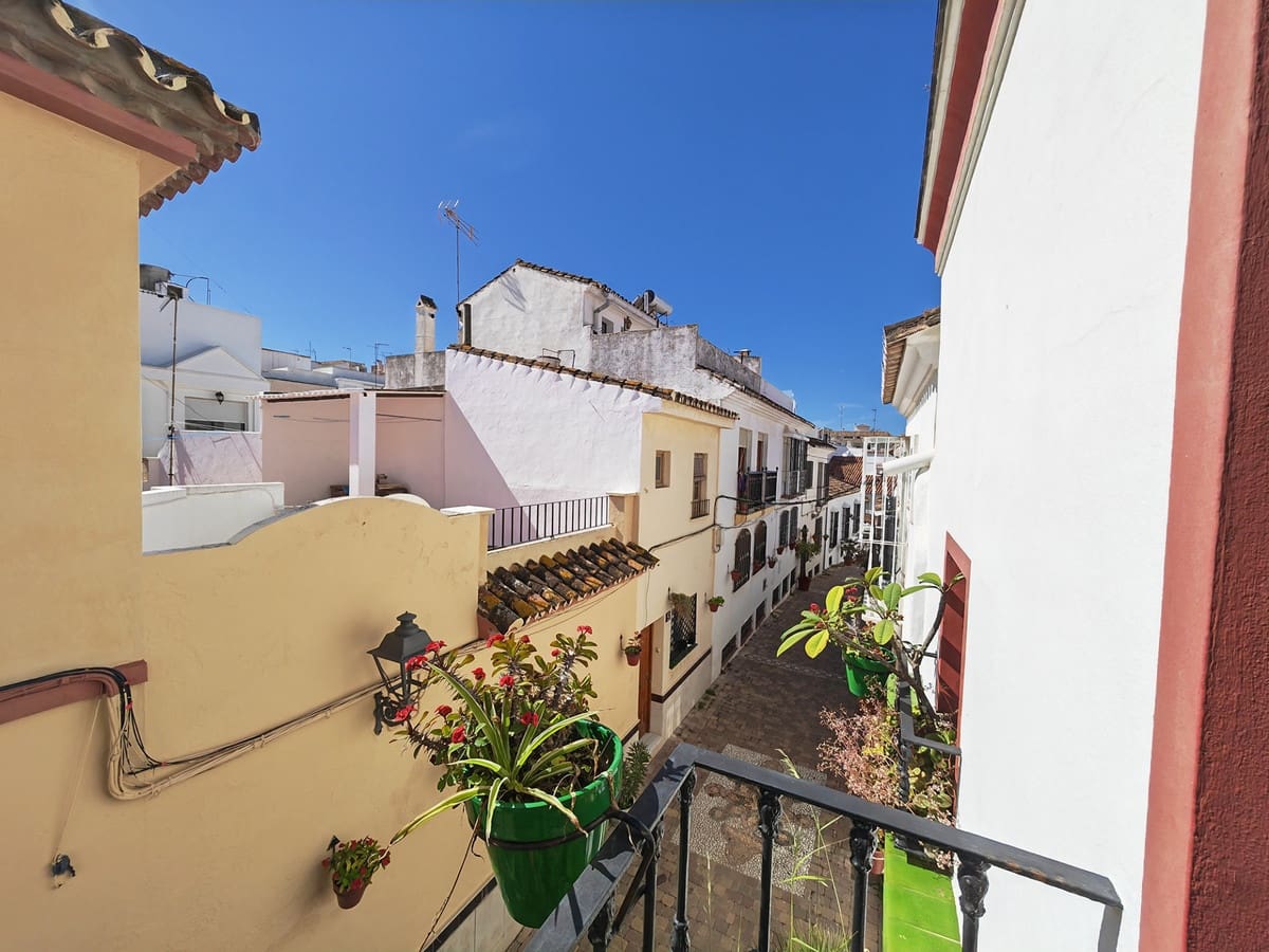 5 quarto Casa em Banda para venda em Estepona - 960 000 € (Ref: 8211888)
