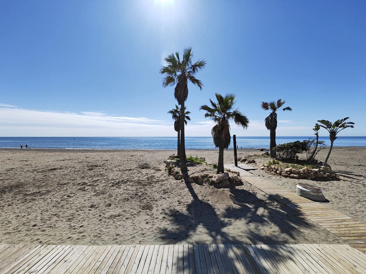 5 quarto Casa em Banda para venda em Estepona - 960 000 € (Ref: 8211888)