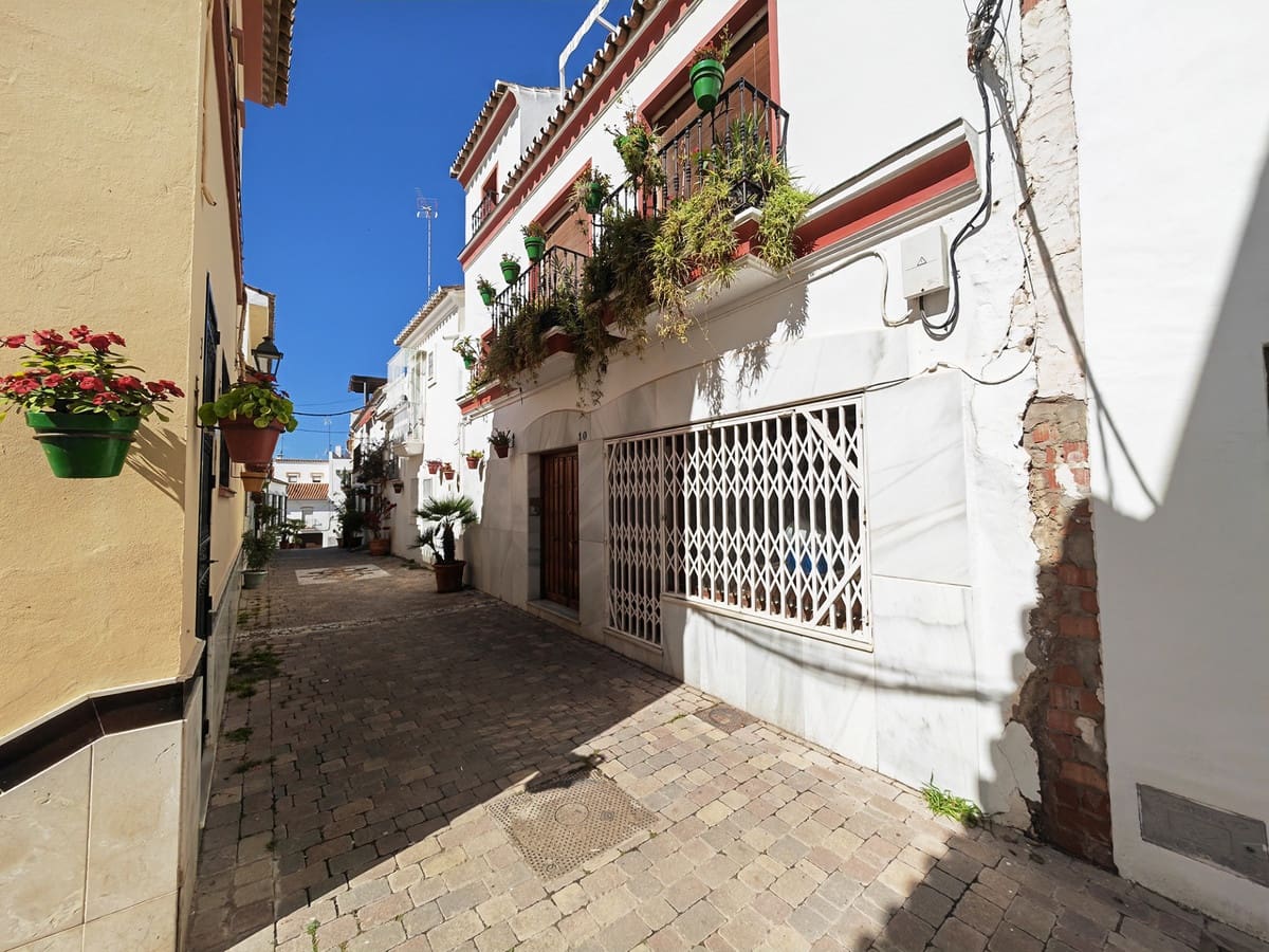 5 quarto Casa em Banda para venda em Estepona - 960 000 € (Ref: 8211888)