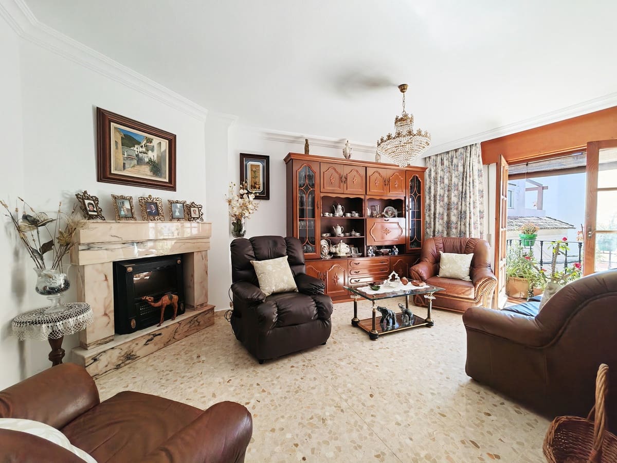 5 quarto Casa em Banda para venda em Estepona - 960 000 € (Ref: 8211888)